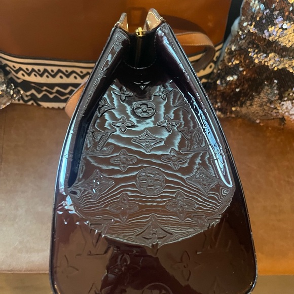 Louis Vuitton Brea Vernis Monogram Bag - Picture 13 of 13